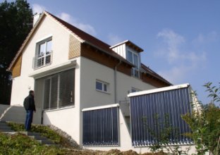Ansicht mit den Sonnenkollektoren